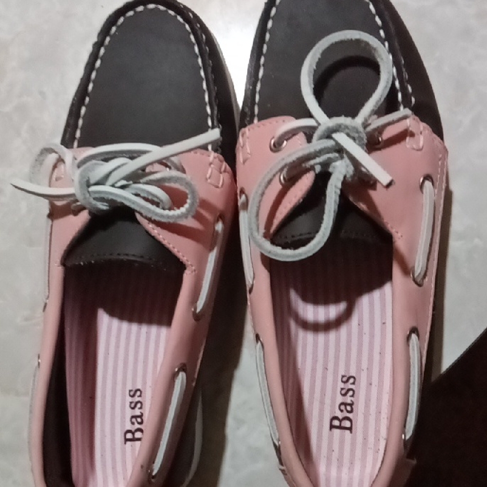 Bass Ladies size 6 Genuine suede Boat Shoes
